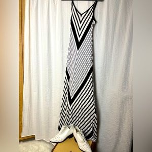 GUESS Black and White Chevron Maxi Sundress US M
